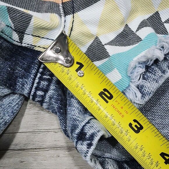 Iris Aztec Southwest Style Blue Denim Shorts Small - Picture 5 of 8